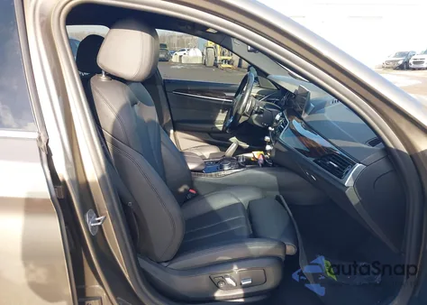 2019 BMW 530I xDrive z USA, uszkodzony, nr VIN WBAJA7C59KG910660